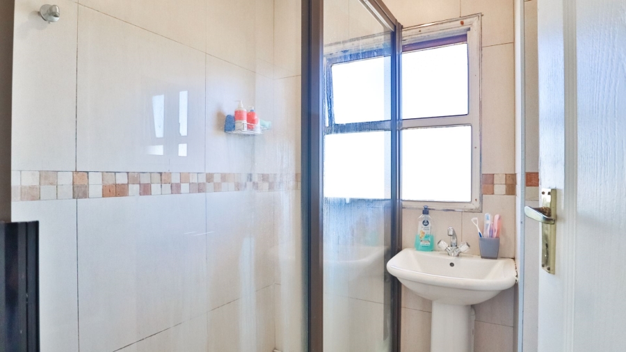 To Let 2 Bedroom Property for Rent in Claremont Western Cape